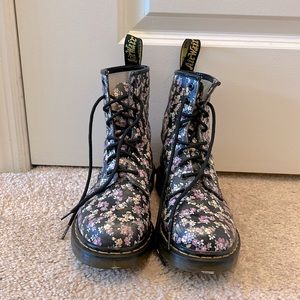 Dr. Martins | 1460 Boot | Size 8 | Black & Flower Pattern